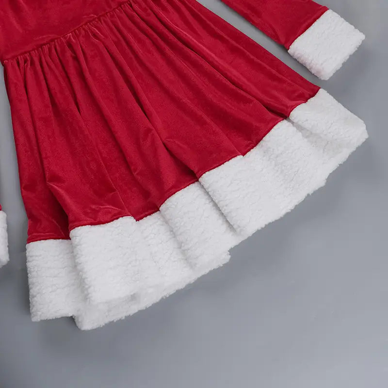 Détail des manches - Robe de Père Noël avec bordure en peluche