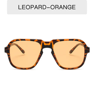 Vintage Leopard-Patterned Sunglasses with Large Frames and Orange Lenses